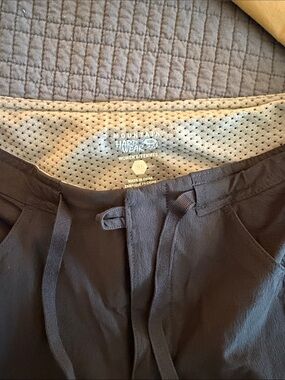 Mountain Hardwear black  women’s hiking pants with zip off legs
